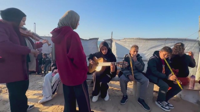 Lớp học nhạc cụ tại vùng chiến sự Gaza- Ảnh 2.