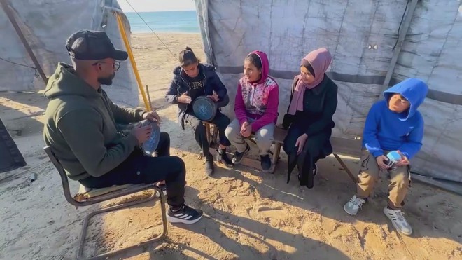 Lớp học nhạc cụ tại vùng chiến sự Gaza- Ảnh 1.