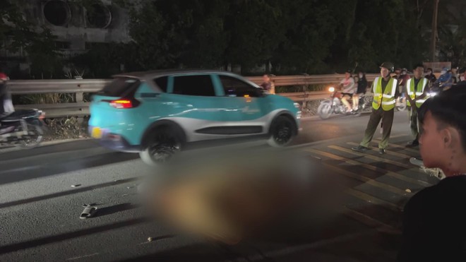 60 Giây ngày 5/1/2026 | TP. Hồ Chí Minh: Xe máy va chạm taxi công nghệ, một người tử vong - Ảnh 2.