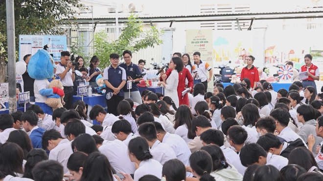 Khai mạc chương trình tư vấn tuyển sinh "Đúng ngành nghề - Sáng tương lai" năm 2026 - Ảnh 3.