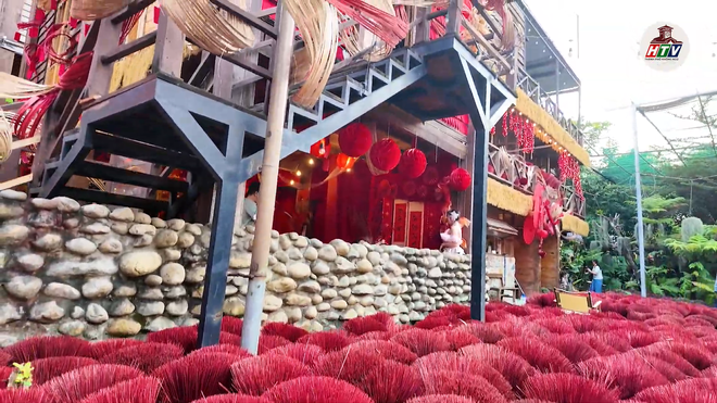 Độc đáo Nhà bên suối - HTV Thành phố không ngủ - Ảnh 2.