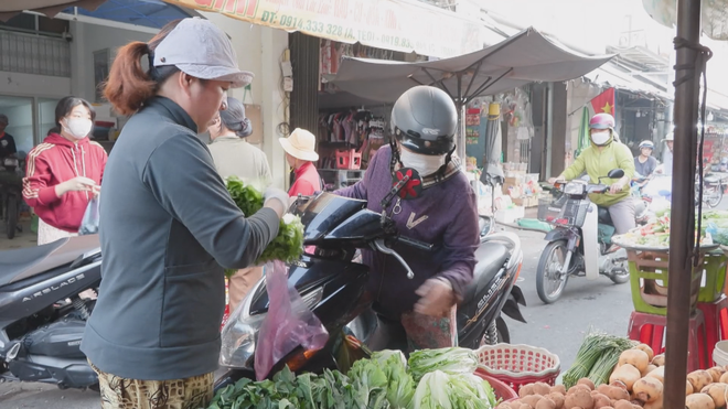 Giá rau, củ, quả ổn định tại chợ truyền thống - Ảnh 2.