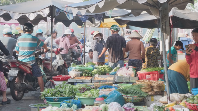 Giá rau, củ, quả ổn định tại chợ truyền thống - Ảnh 4.