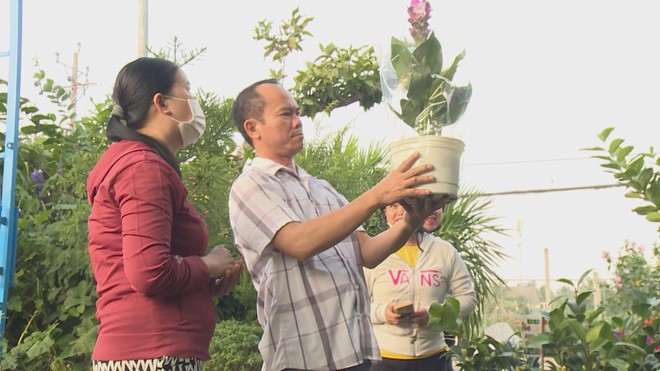 60 Giây ngày 7/1/2026 | Giới trẻ TP. Hồ Chí Minh háo hức đón tết sớm, check-in vườn hoa tết tại công viên Ba Son - Ảnh 5.