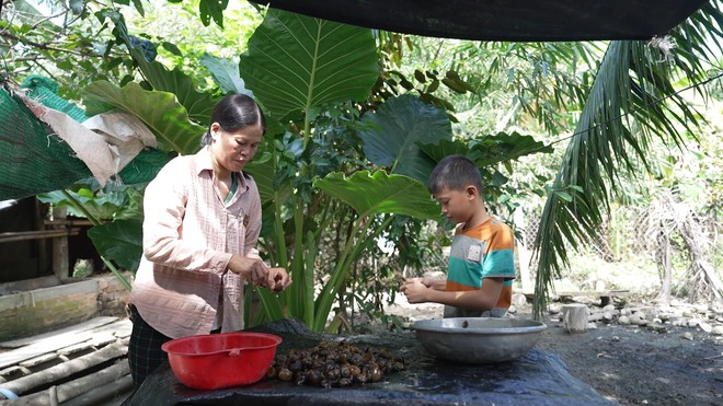 Trung Quý: Tuổi thơ bắt ốc cùng cha, dành từng đồng chữa bệnh cho mẹ - Ảnh 5.