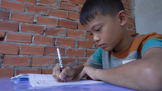 Trung Quý: Tuổi thơ bắt ốc cùng cha, dành từng đồng chữa bệnh cho mẹ - Ảnh 10.