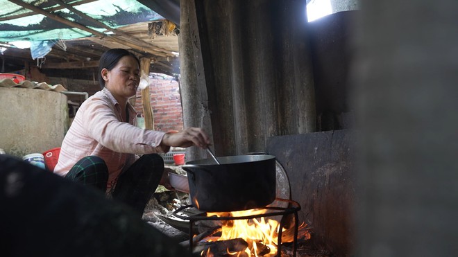 Trung Quý: Tuổi thơ bắt ốc cùng cha, dành từng đồng chữa bệnh cho mẹ - Ảnh 1.