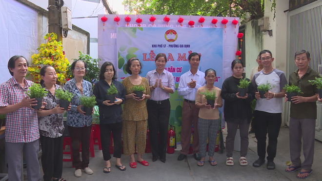 Bàn giao nhà cho người dân có hoàn cảnh khó khăn - Ảnh 3.