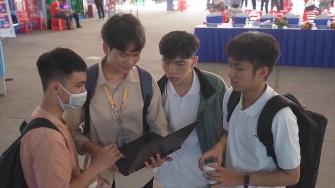 Kỷ niệm 76 năm ngày truyền thống học sinh, sinh viên: Viết tiếp truyền thống anh hùng của tuổi trẻ- Ảnh 10.