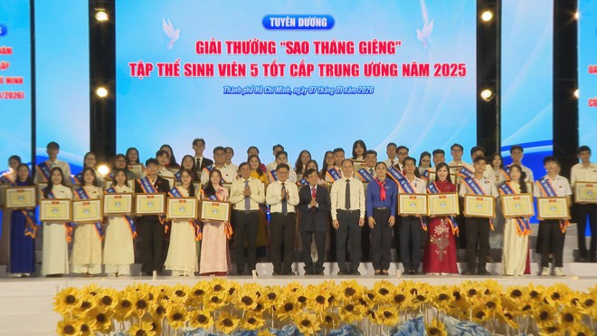 Kỷ niệm 76 năm ngày truyền thống học sinh, sinh viên: Viết tiếp truyền thống anh hùng của tuổi trẻ- Ảnh 12.