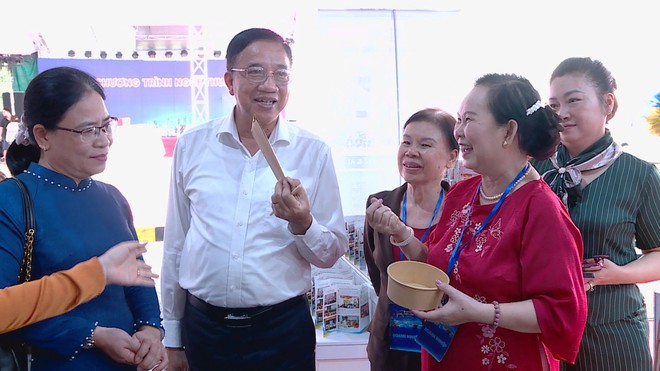 Gần 300 công trình nghiên cứu của sinh viên được công bố, mở rộng không gian học thuật cho nhà nghiên cứu trẻ | 60 Giây Trưa ngày 10/10/2026 - Ảnh 3.