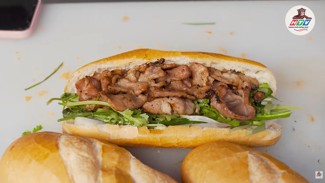 Bánh mì ông Tây | HTV Thành phố không ngủ - Ảnh 3.