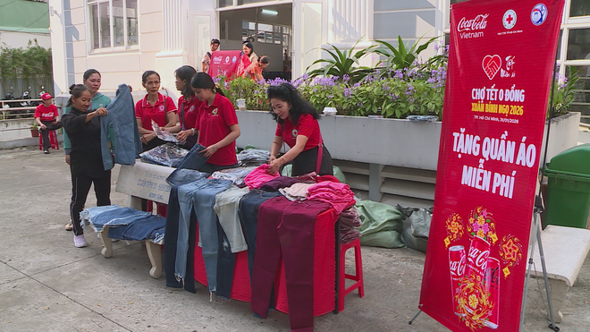 "Chợ Tết 0 đồng": Mang lại niềm vui cho 1.200 người dân có hoàn cảnh khó khăn- Ảnh 5.