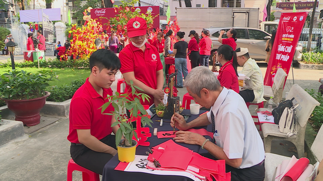 "Chợ Tết 0 đồng": Mang lại niềm vui cho 1.200 người dân có hoàn cảnh khó khăn- Ảnh 4.