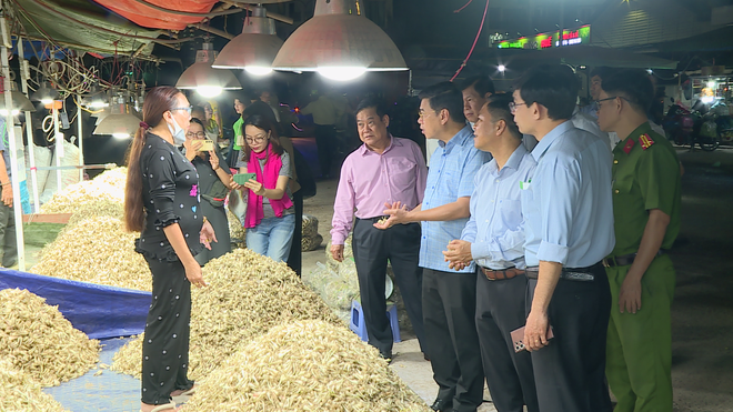 Lãnh đạo TP. Hồ Chí Minh khảo sát nguồn hàng chợ đầu mối, bảo đảm thị trường Tết - Ảnh 1.