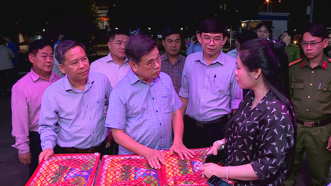 Lãnh đạo TP. Hồ Chí Minh khảo sát nguồn hàng chợ đầu mối, bảo đảm thị trường Tết - Ảnh 3.
