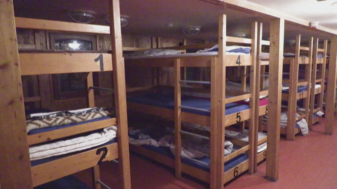 Cộng hòa Séc: Dùng sà lan làm nơi tiếp nhận người vô gia cư- Ảnh 3.