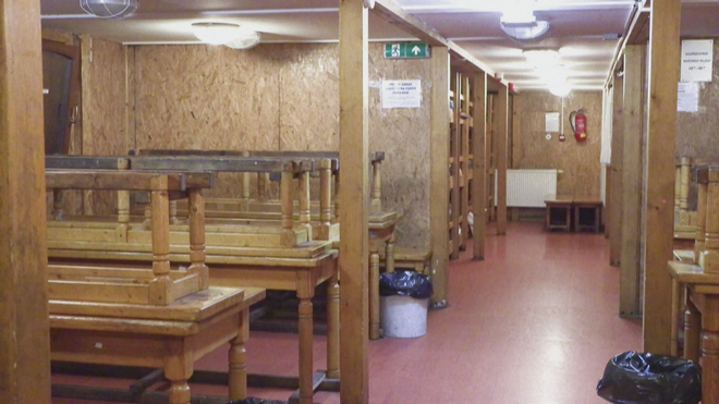 Cộng hòa Séc: Dùng sà lan làm nơi tiếp nhận người vô gia cư- Ảnh 1.