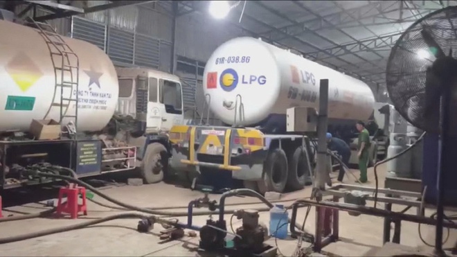 60 Giây ngày 01/12/2026 | TP. Hồ Chí Minh: Siêu thị mini 0 đồng mang Tết cho bà con khó khăn - Ảnh 8.