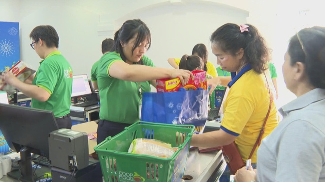 60 Giây ngày 01/12/2026 | TP. Hồ Chí Minh: Siêu thị mini 0 đồng mang Tết cho bà con khó khăn - Ảnh 3.