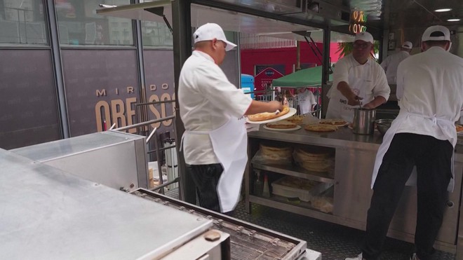 Argentina ăn mừng ngày pizza quốc tế 9/2 - Ảnh 1.