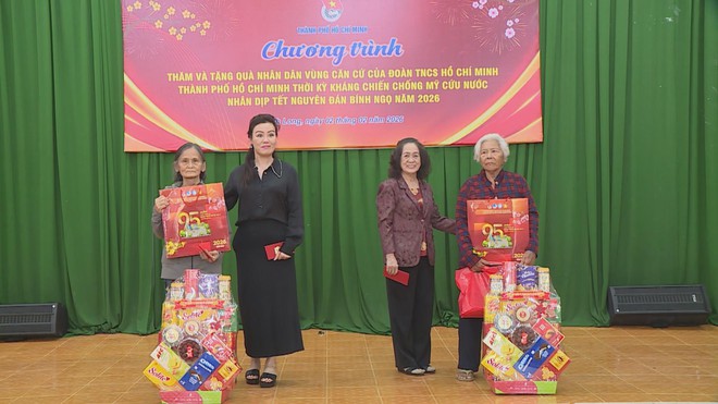 Thời sự Trưa HTV ngày 10/2/2026 | "Chuyến xe 0 đồng" đưa 500 người dân về quê đón Tết - Ảnh 9.