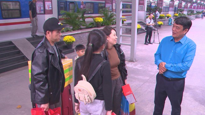 Thời sự HTV ngày 10/2/2026 | Sức mua trầm lắng, người dân chọn lễ gọn nhẹ ngày cúng ông Công ông Táo - Ảnh 8.