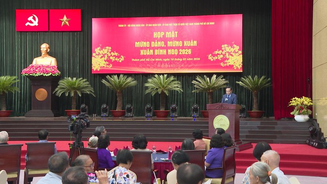 Thời sự HTV ngày 10/2/2026 | Sức mua trầm lắng, người dân chọn lễ gọn nhẹ ngày cúng ông Công ông Táo - Ảnh 6.