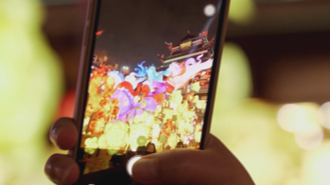 Trang trí đèn lồng Tết ở vườn Dự Viên, Thượng Hải - Ảnh 2.