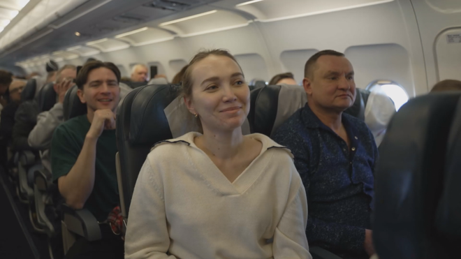 Biểu diễn Violin ở độ cao 11.000 mét - Ảnh 2.