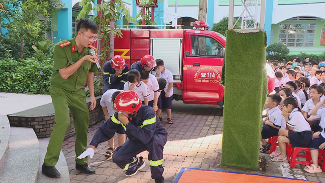 Vươn khơi - Ngày 12/2/2026 | Doanh nghiệp tăng tốc tuyển dụng lao động thời vụ phục vụ sản xuất dịp Tết- Ảnh 6.
