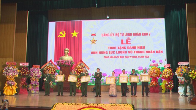 Thời sự HTV ngày 11/2/2026 | Lễ trao tặng danh hiệu Anh hùng Lực lượng vũ trang nhân dân - Ảnh 1.