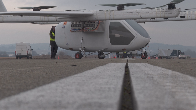 Đức: Thử nghiệm máy bay cất và hạ cánh theo chiều thẳng đứng - Ảnh 4.