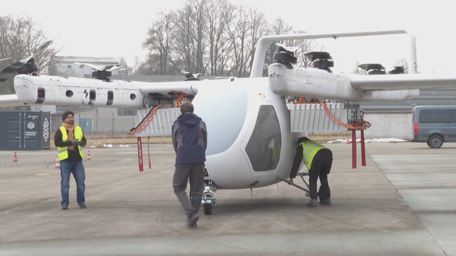 Đức: Thử nghiệm máy bay cất và hạ cánh theo chiều thẳng đứng - Ảnh 5.