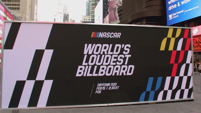 NASCAR gây bất ngờ ở quảng trường Times, New York - Ảnh 1.