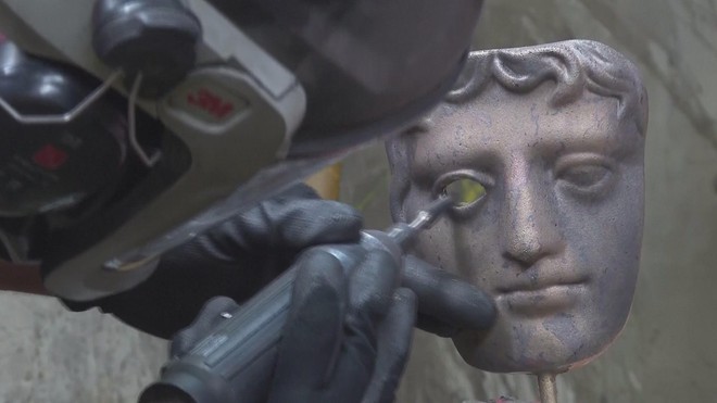 Chế tác mặt nạ giải thưởng BAFTA 2026 - Ảnh 3.