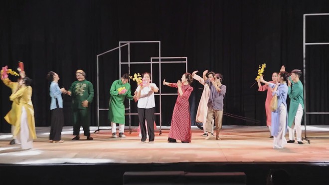 Thời sự HTV ngày 12/2/2026 | Lãnh đạo TP. Hồ Chí Minh chúc Tết, tặng quà các cá nhân tiêu biểu- Ảnh 4.