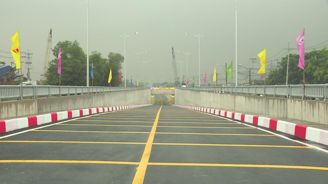 Hầm chui Tỉnh lộ 15 thông xe, giảm áp lực giao thông- Ảnh 1.