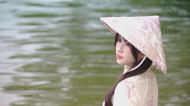 Hà Nội rộn ràng sắc xuân, người dân háo hức du xuân đón Tết Bính Ngọ 2026 - Ảnh 3.