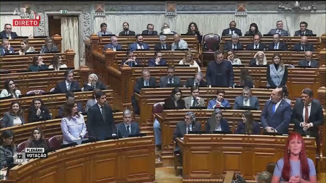 Quốc hội Bồ Đào Nha thông qua dự luật cấm trẻ dưới 13 tuổi dùng mạng xã hội - Ảnh 2.