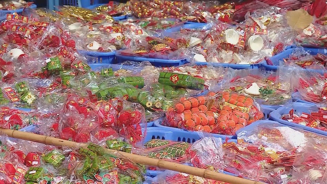 Hà Nội rộn ràng sắc xuân, người dân háo hức du xuân đón Tết Bính Ngọ 2026 - Ảnh 5.