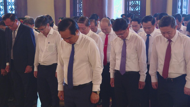 Lãnh đạo TP. Hồ Chí Minh viếng Đền tưởng niệm liệt sĩ Bến Dược và Nghĩa trang liệt sĩ xã An Nhơn Tây - Ảnh 5.