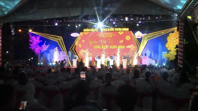 Hội hoa xuân trên Thành phố: Sắc xuân hội tụ, rộn ràng không khí đón Tết Bính Ngọ 2026 - Ảnh 3.