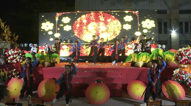 Hội hoa xuân trên Thành phố: Sắc xuân hội tụ, rộn ràng không khí đón Tết Bính Ngọ 2026 - Ảnh 7.