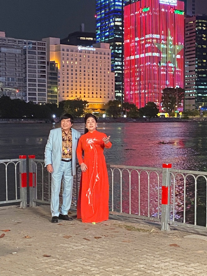 Tài tử cải lương: Rong chơi đêm Giao thừa - Ảnh 1.