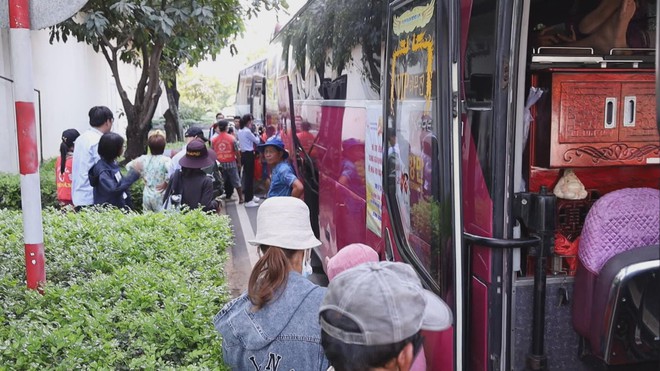 60 Giây ngày 14/2/2026 | TP. Hồ Chí Minh: Ấm lòng hủ tiếu gõ 0 đồng trên đường về quê đón Tết  - Ảnh 6.
