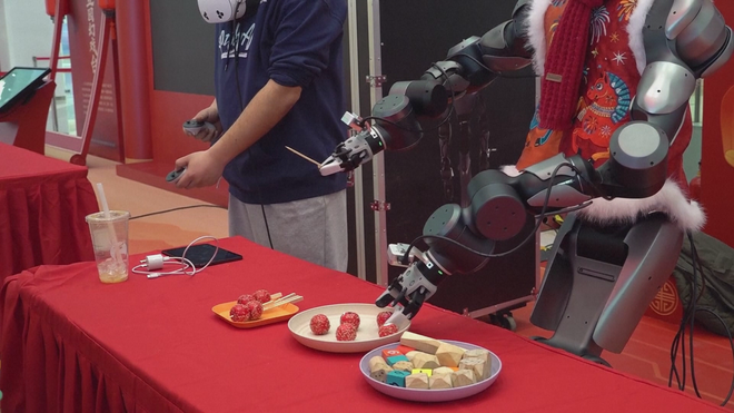 Trung Quốc: Robot hình người múa lân - Nét chấm phá công nghệ dịp Tết Nguyên đán - Ảnh 4.