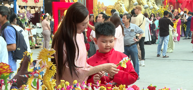 Giữ "lửa" phong tục cũ giữa dòng chảy hối hả của thành phố mang tên Bác - Ảnh 1.