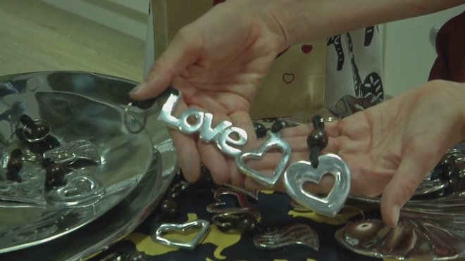 Valentine tại Zimbabwe: Xu hướng quà tặng thực tế lên ngôi - Ảnh 4.