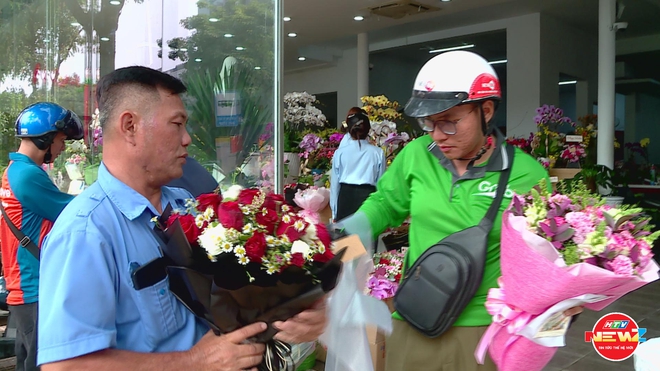 Trải nghiệm lãng mạn thăng hoa nhờ sự chuyển hướng tiêu dùng- Ảnh 2.